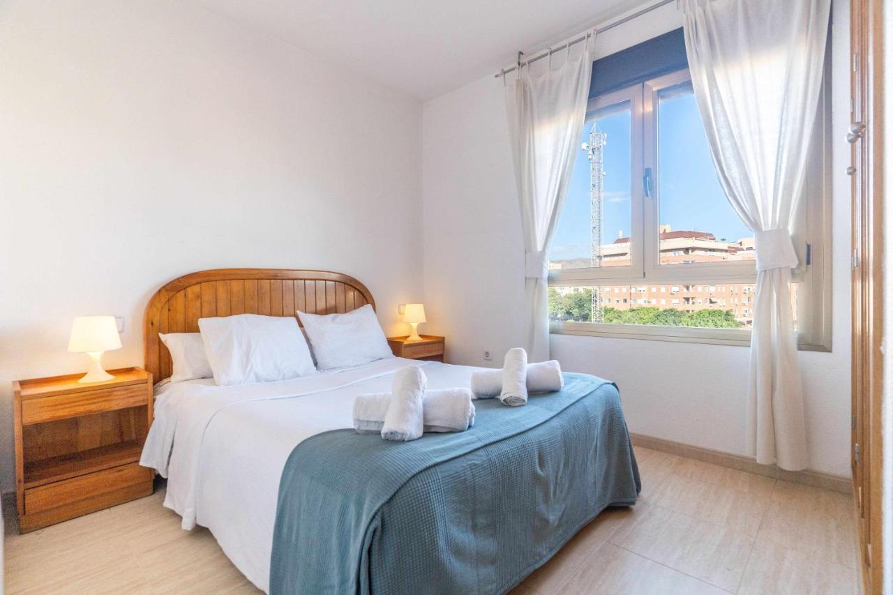 Piso 3 Plaza De Garaje Privada Y Gratuita * Almería
