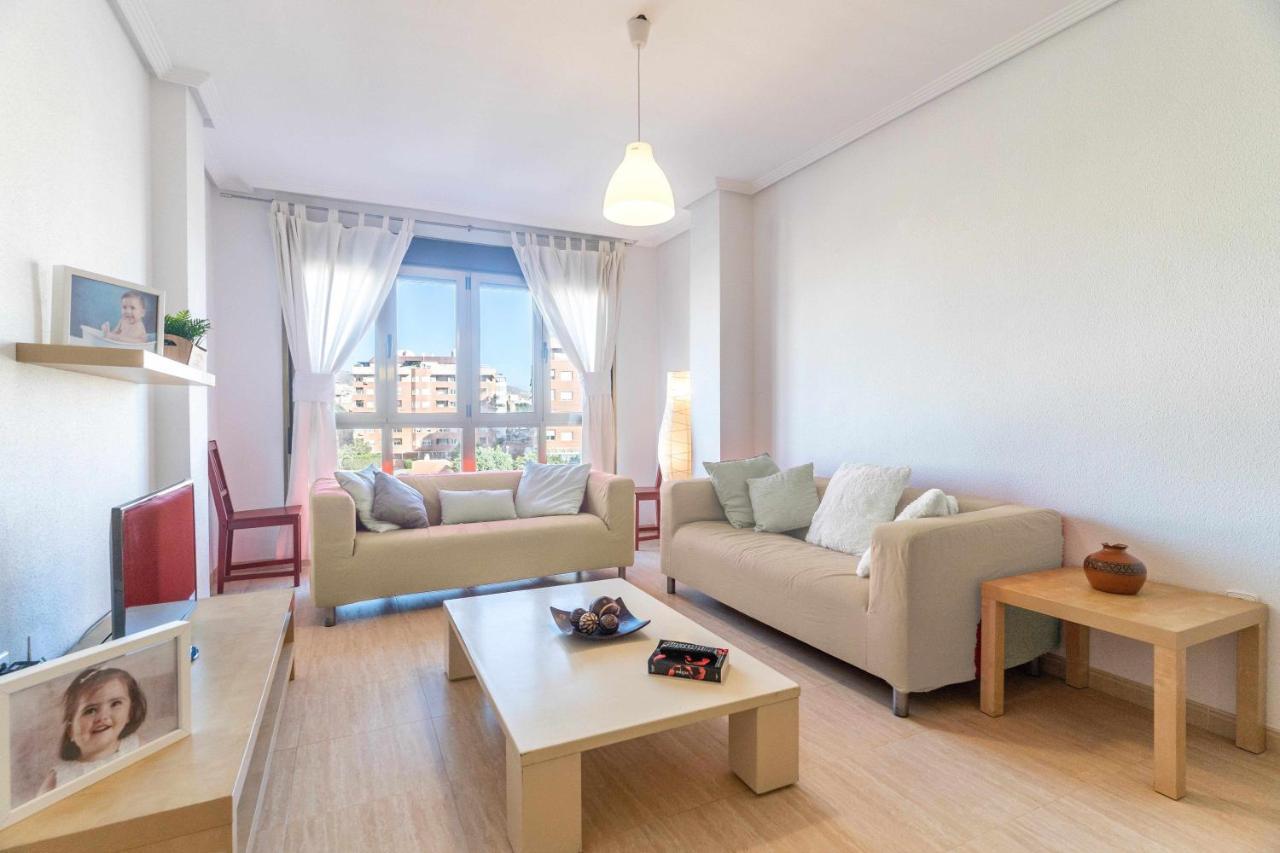 Piso 3 Plaza De Garaje Privada Y Gratuita * Almería