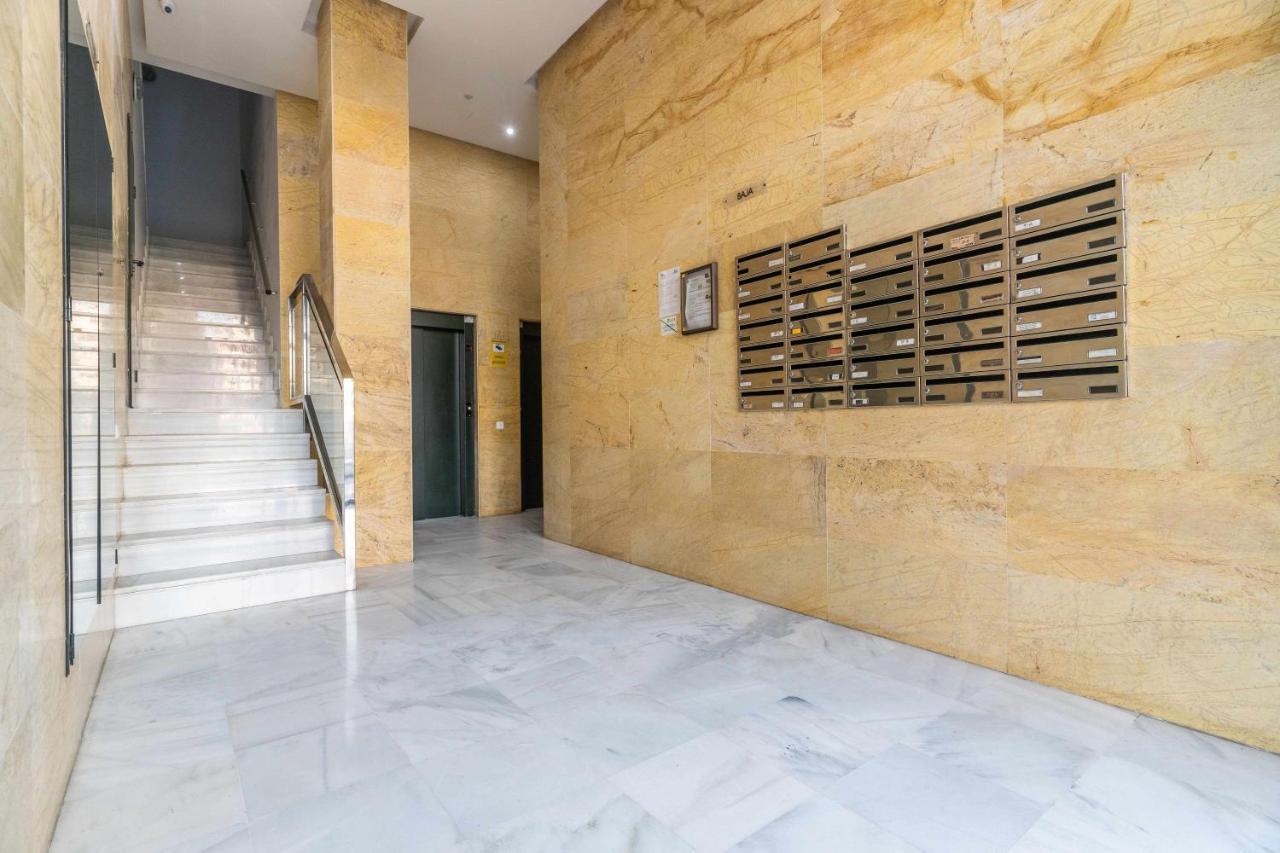 Piso 3 Plaza De Garaje Privada Y Gratuita * Almería