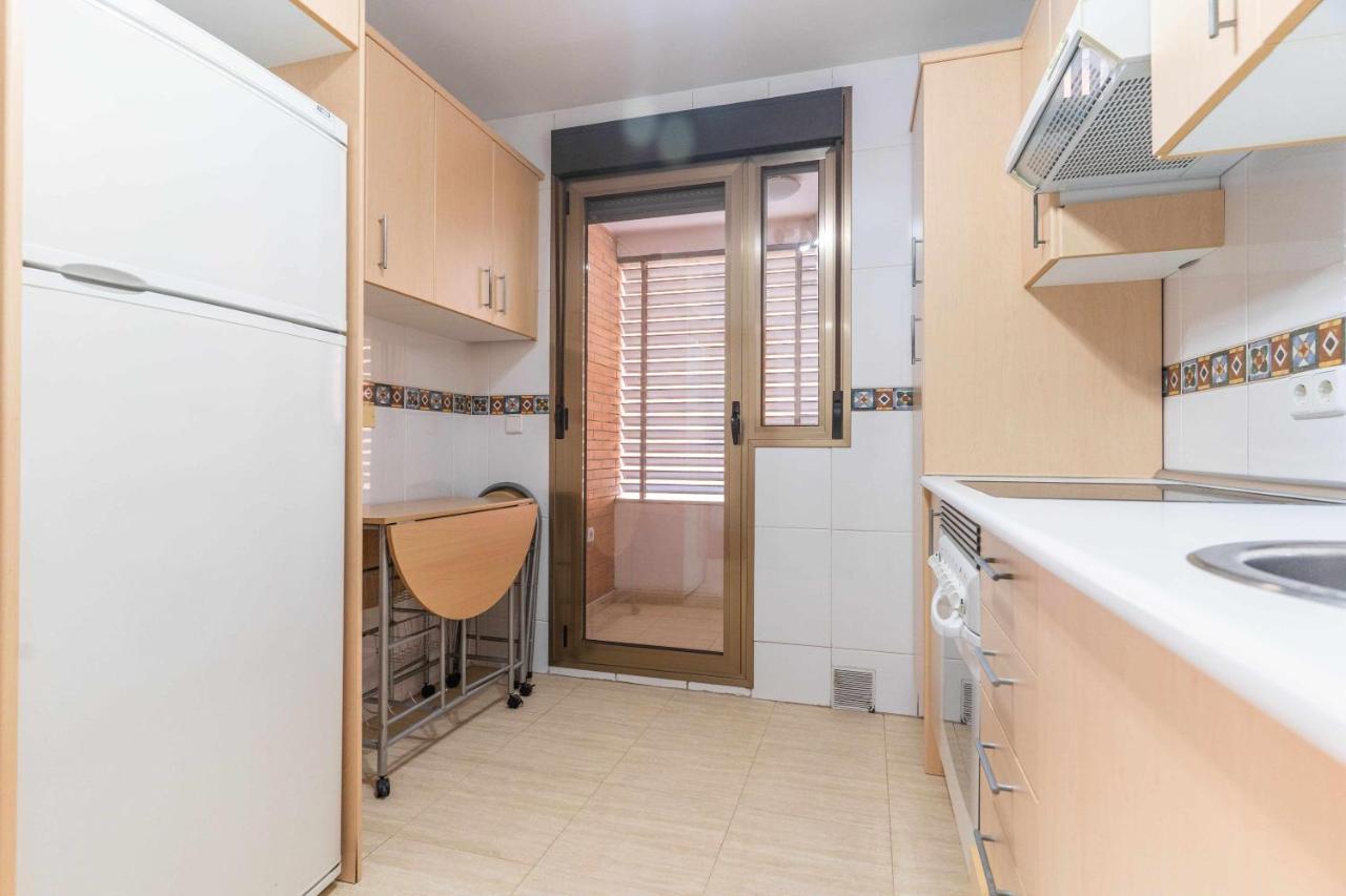 Piso 3 Plaza De Garaje Privada Y Gratuita * Almería